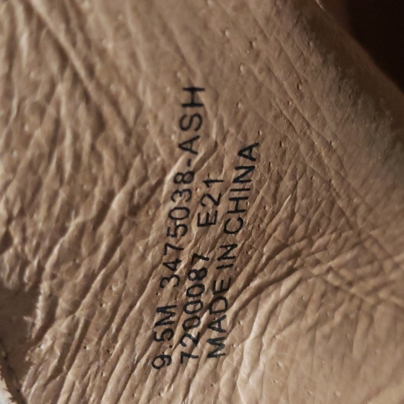 NWOT 9.5 FRYE RAINA BOOTIES BIEGE ASH POINTED TOE WITH ZIPPER - Picture 8 of 9